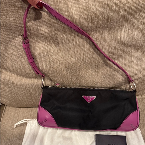EUC 100% Authentic Prada Nylon and Leather Purse - Picture 2 of 10